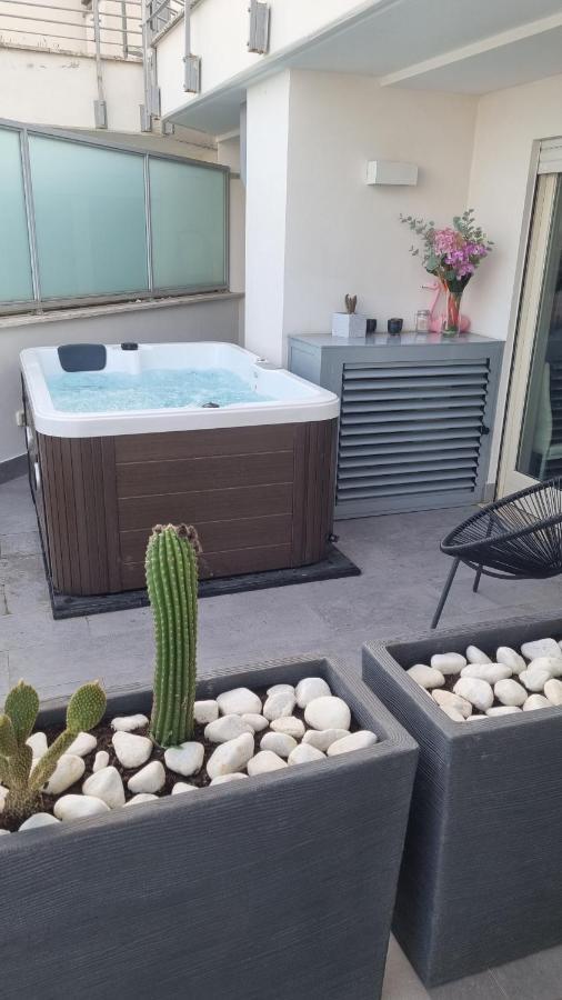 Penthouse 40 In Trastevere With Seasonally Jacuzzi Rome Extérieur photo